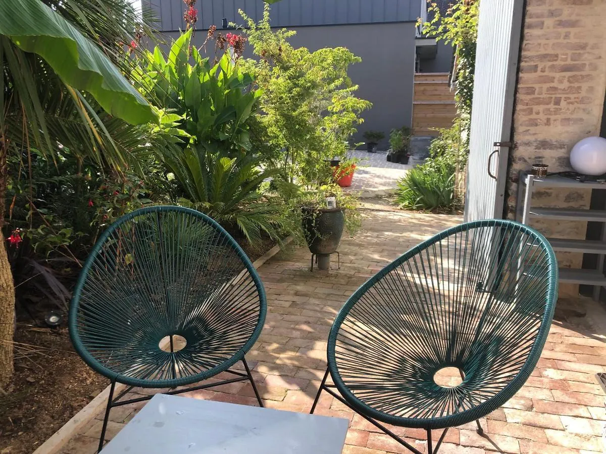 La Petite Maison Dans La Jungle Chartres-de-Bretagne 0*,  France