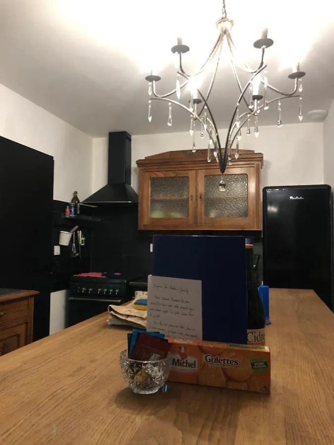 La Petite Maison Dans La Jungle Chartres-de-Bretagne 0*,